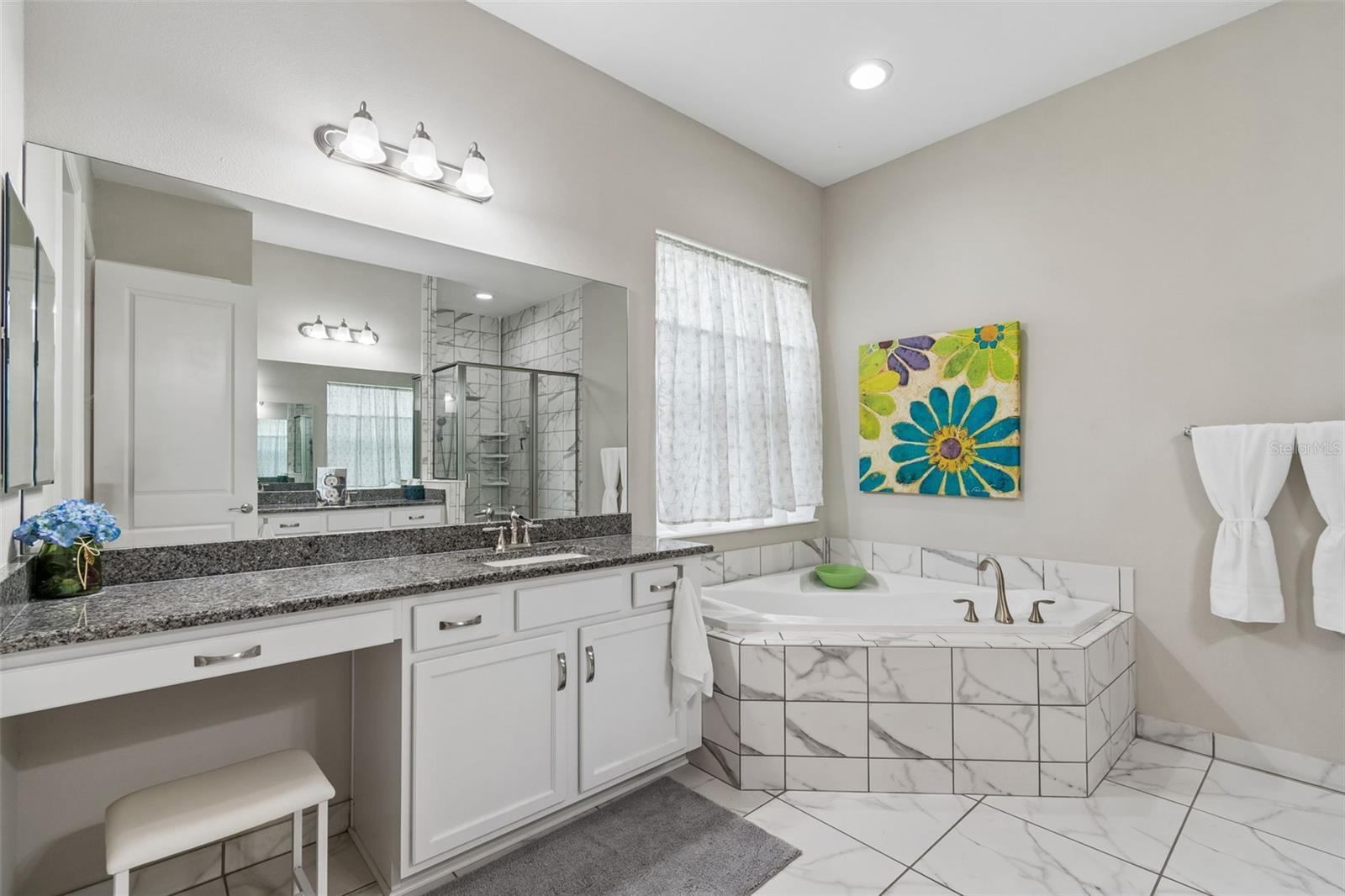 2213 HOLLOW FOREST CT