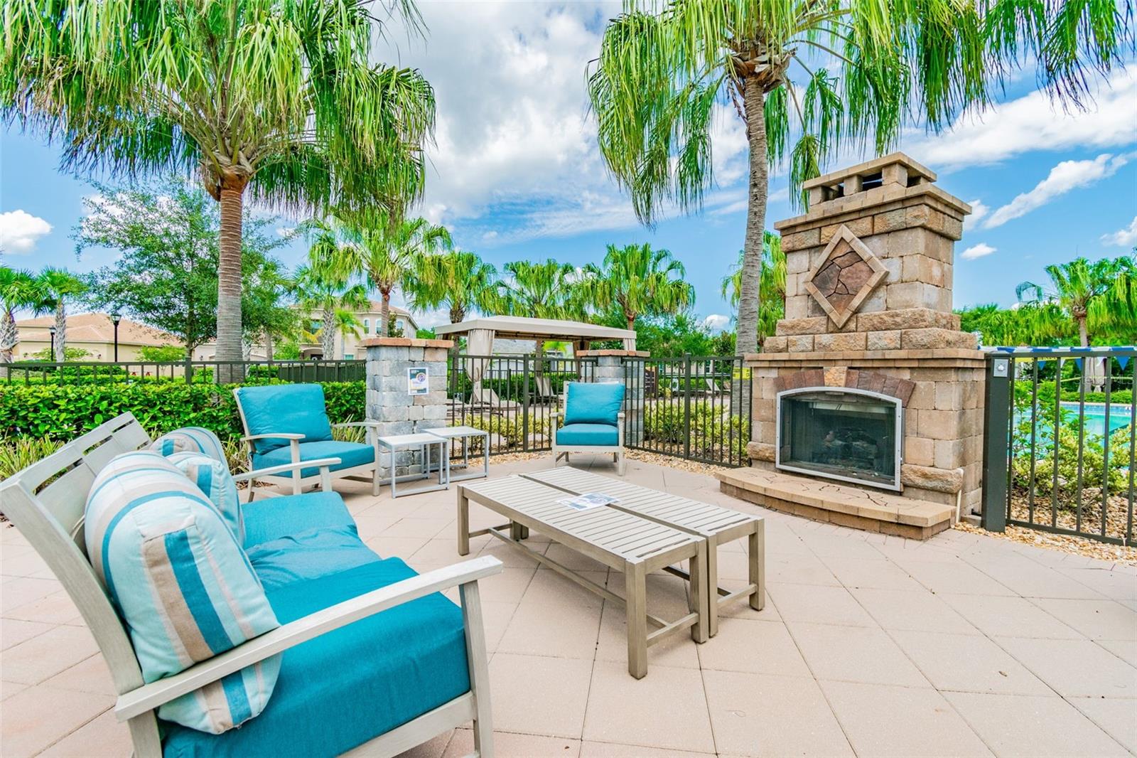 2213 HOLLOW FOREST CT