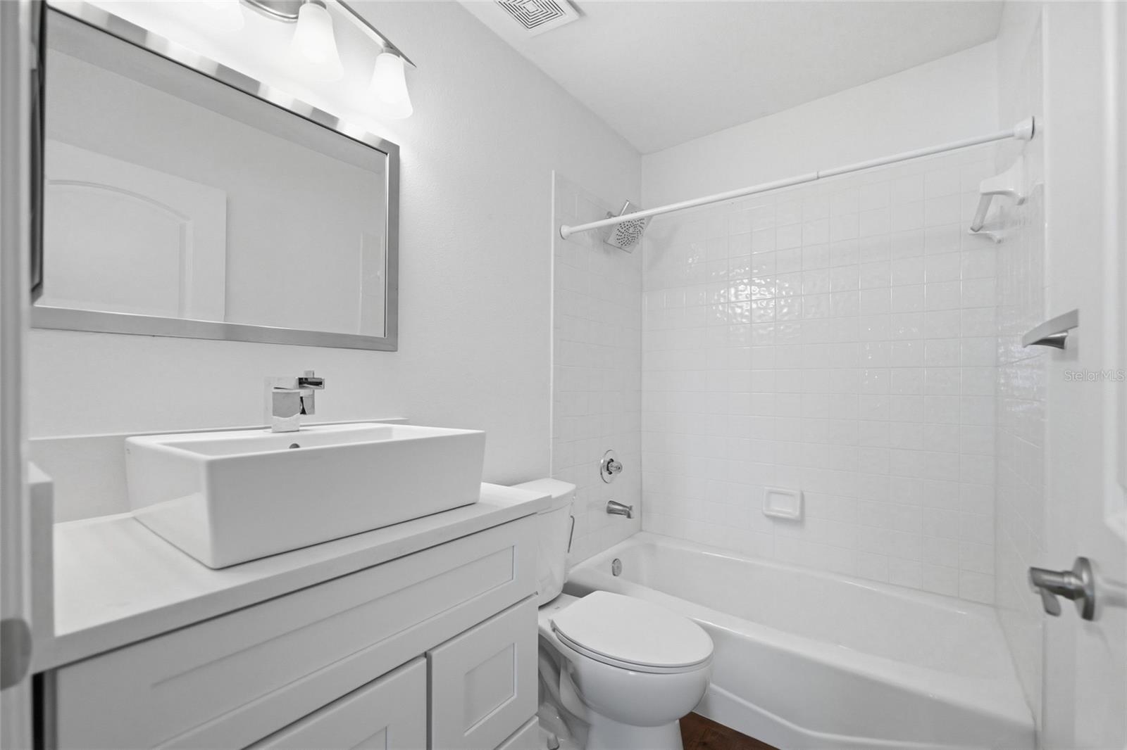 1070 SANABEL CT NE