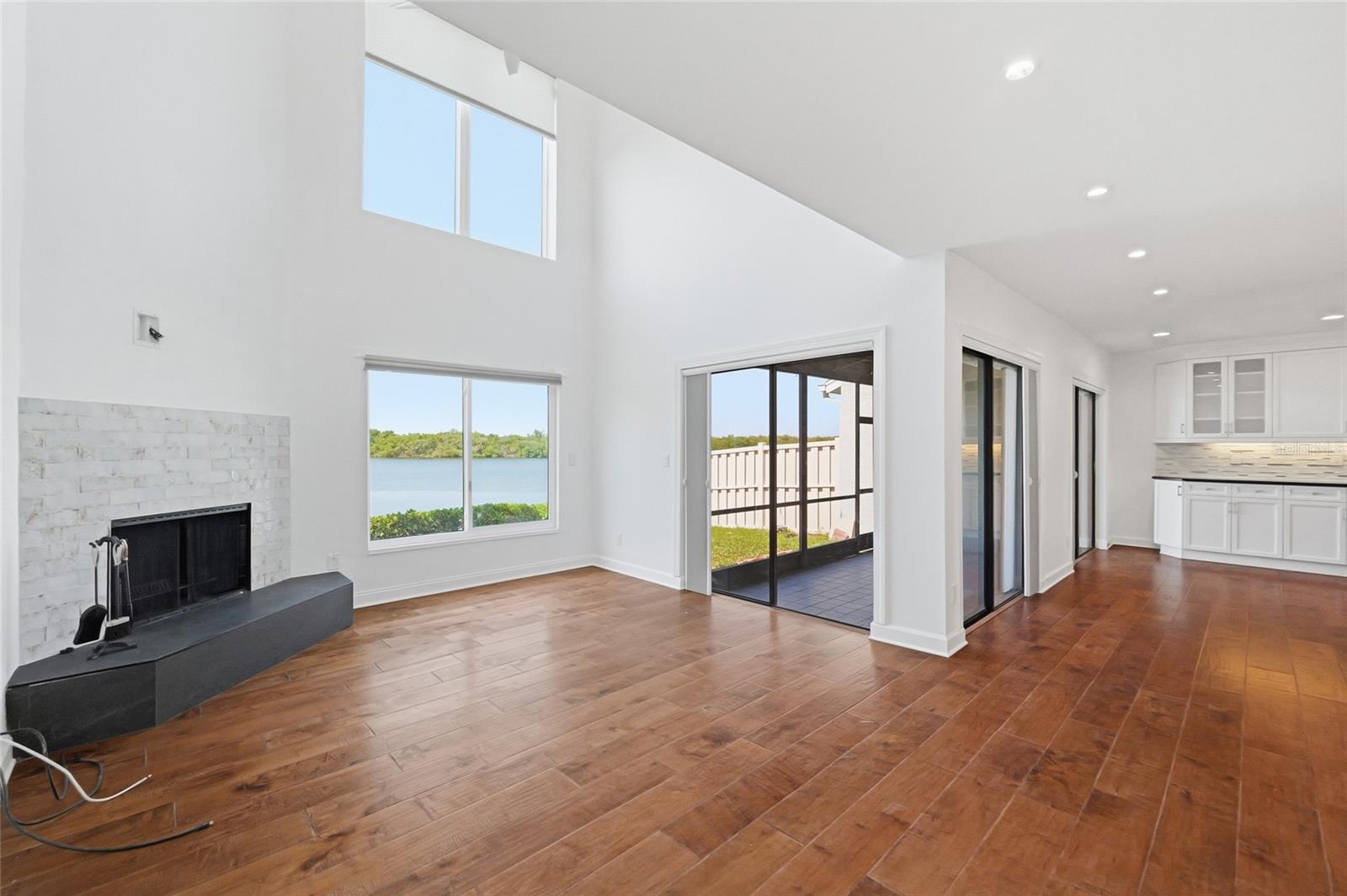 1070 SANABEL CT NE