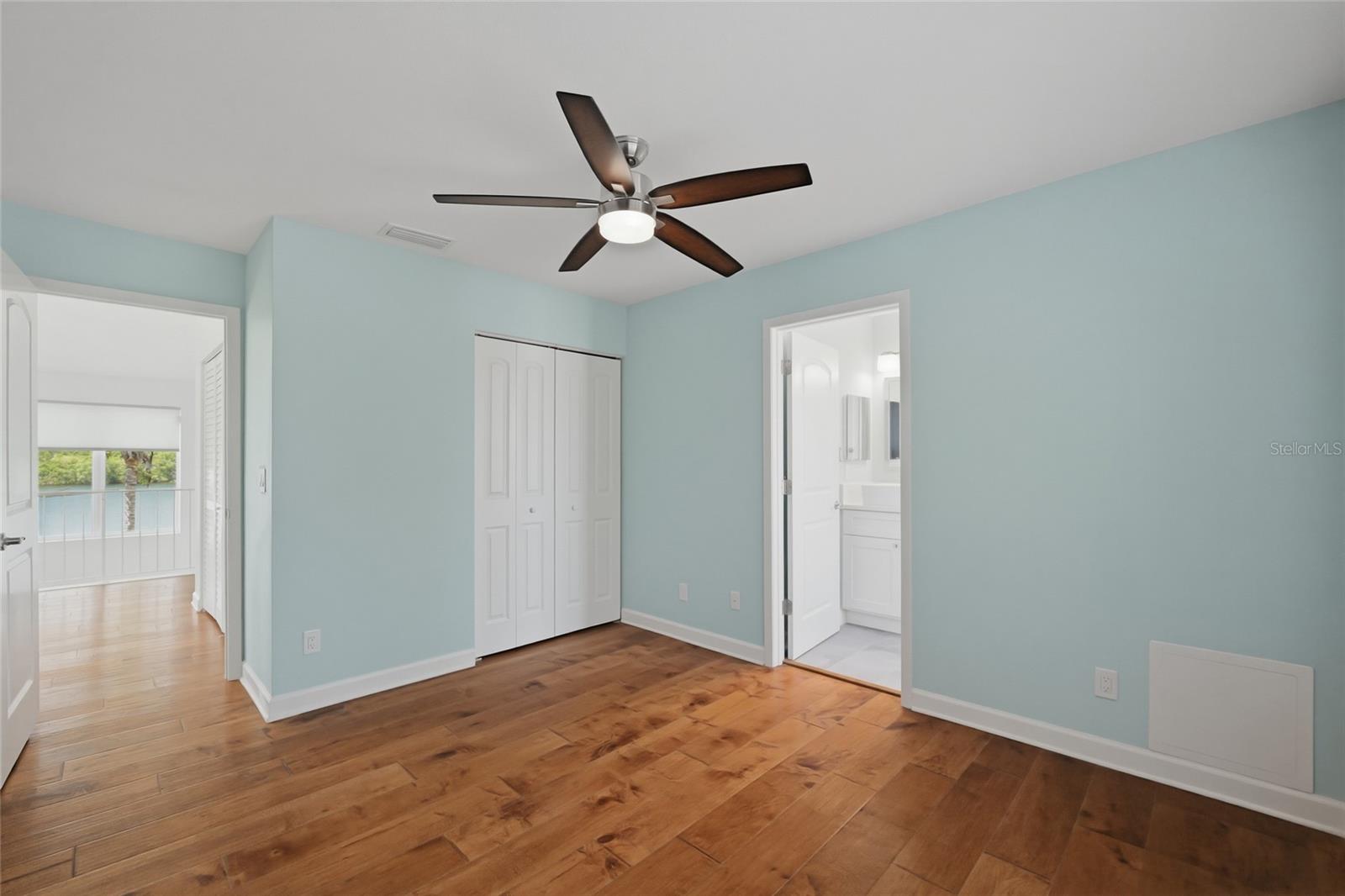 1070 SANABEL CT NE