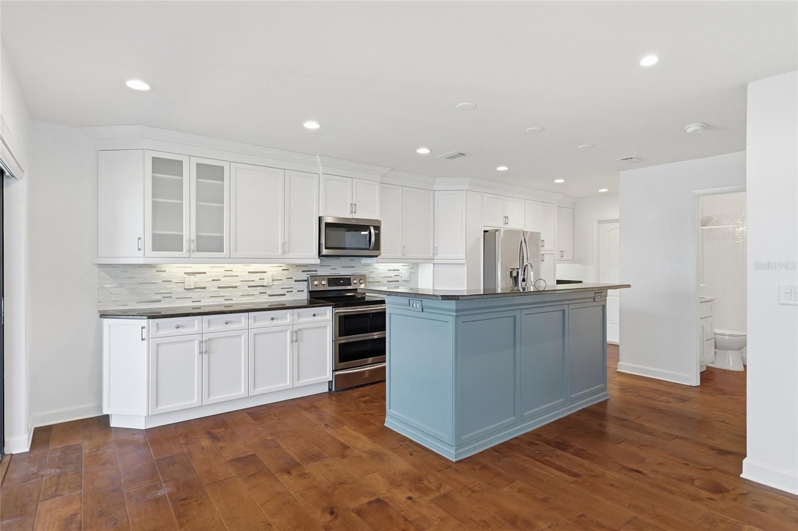 1070 SANABEL CT NE
