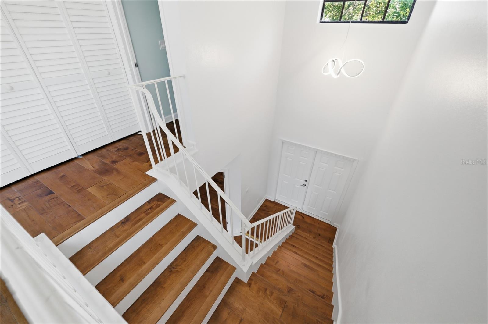 1070 SANABEL CT NE