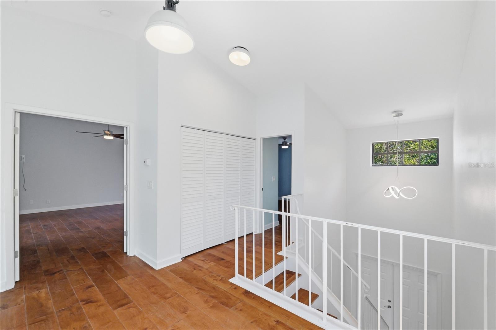 1070 SANABEL CT NE