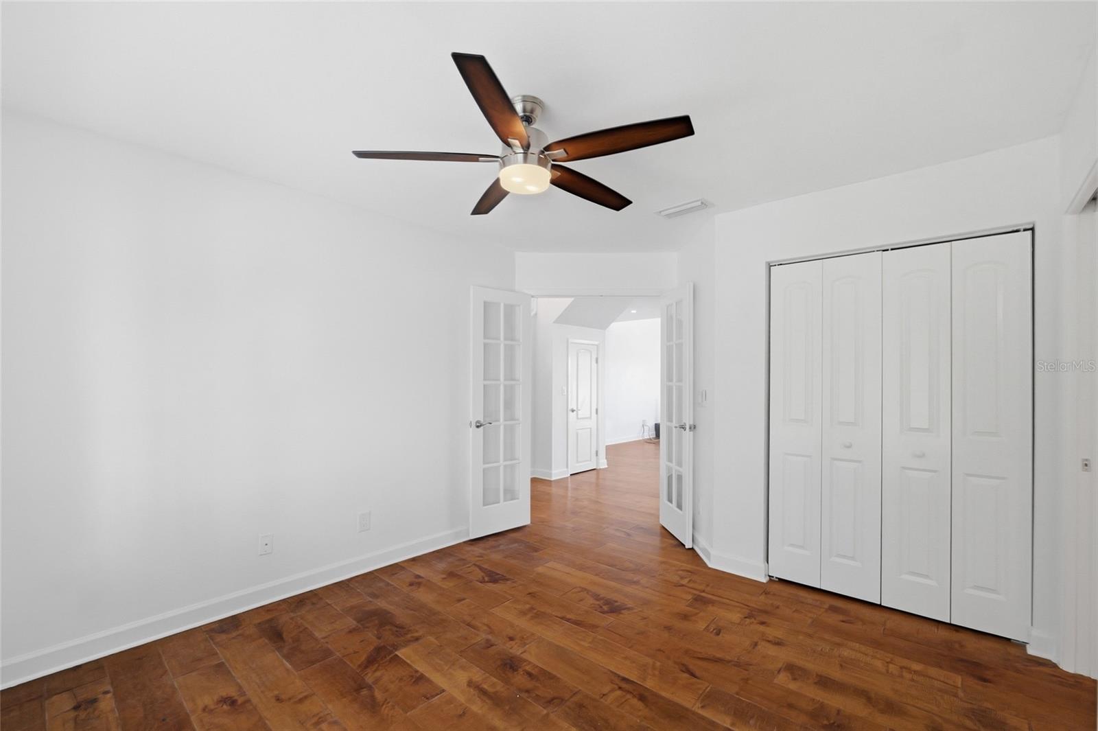 1070 SANABEL CT NE