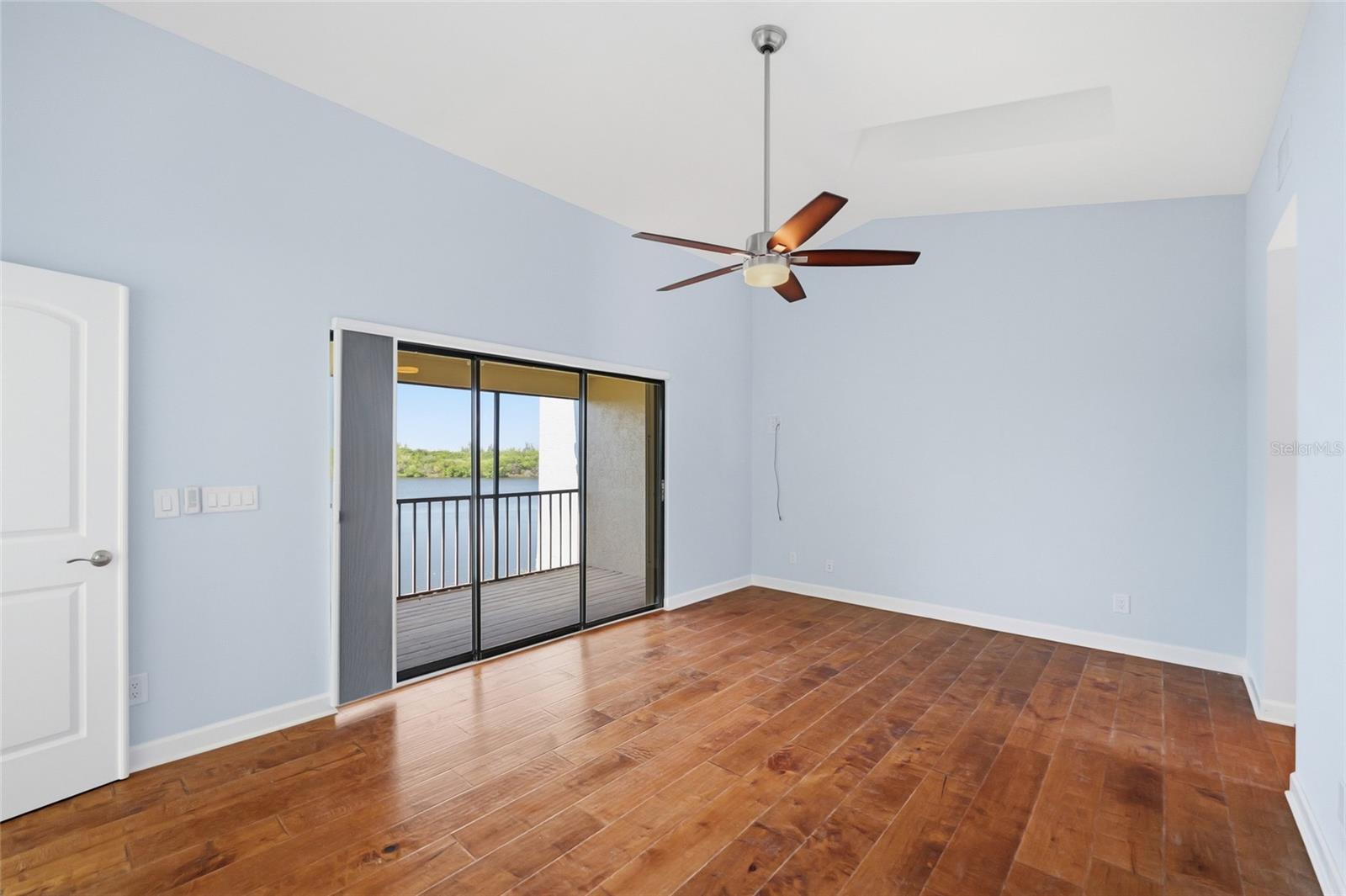 1070 SANABEL CT NE