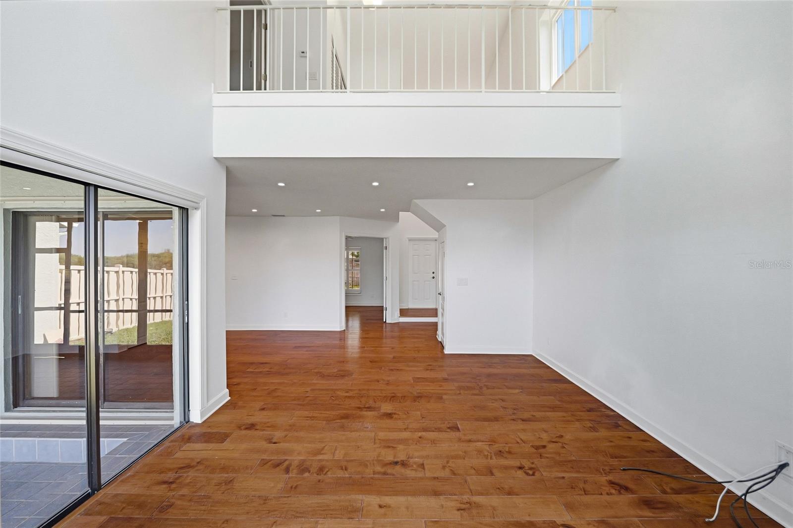 1070 SANABEL CT NE