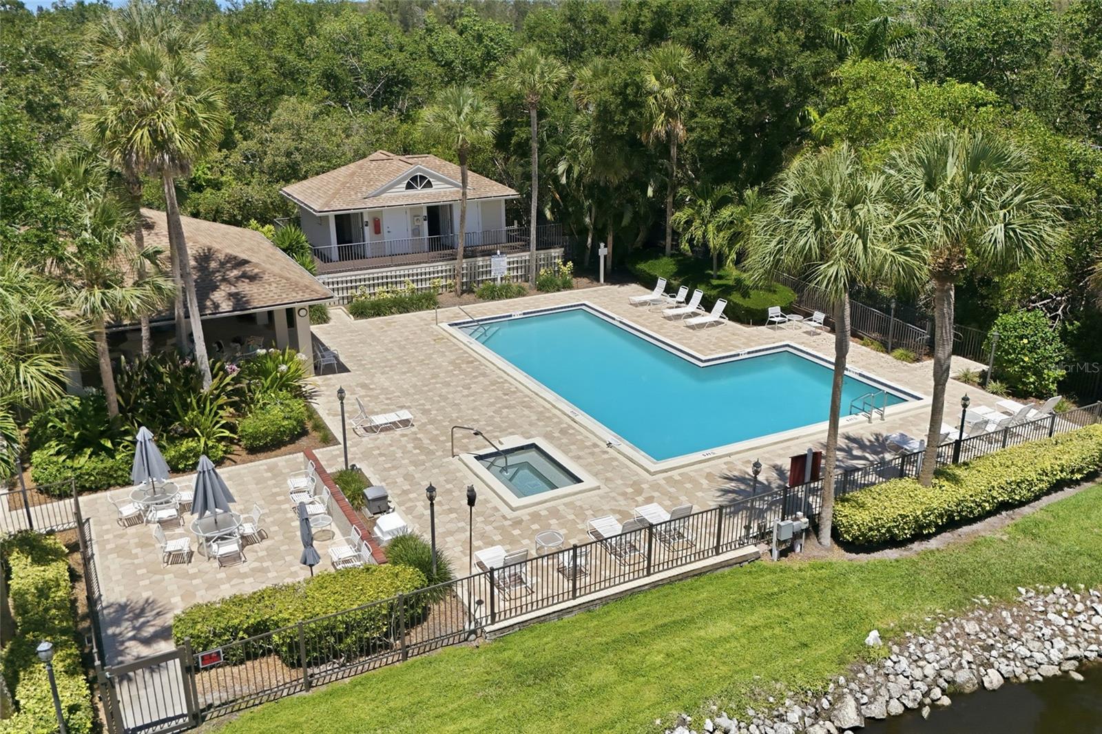 1070 SANABEL CT NE