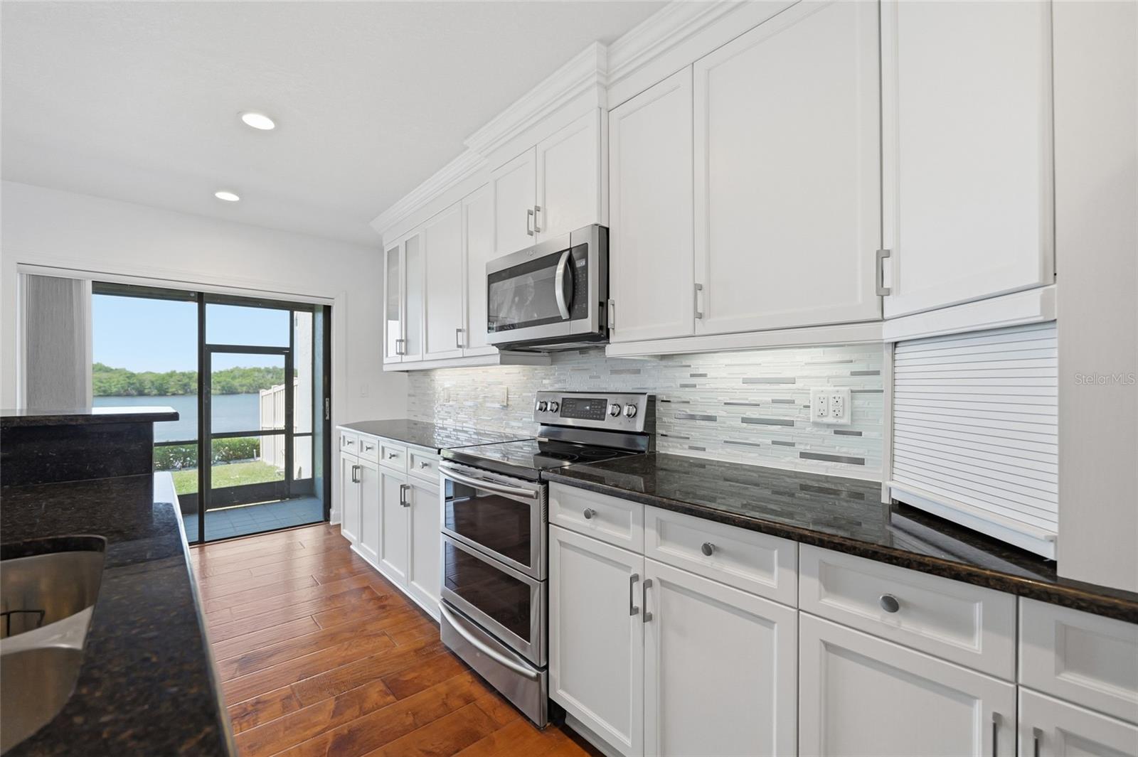 1070 SANABEL CT NE