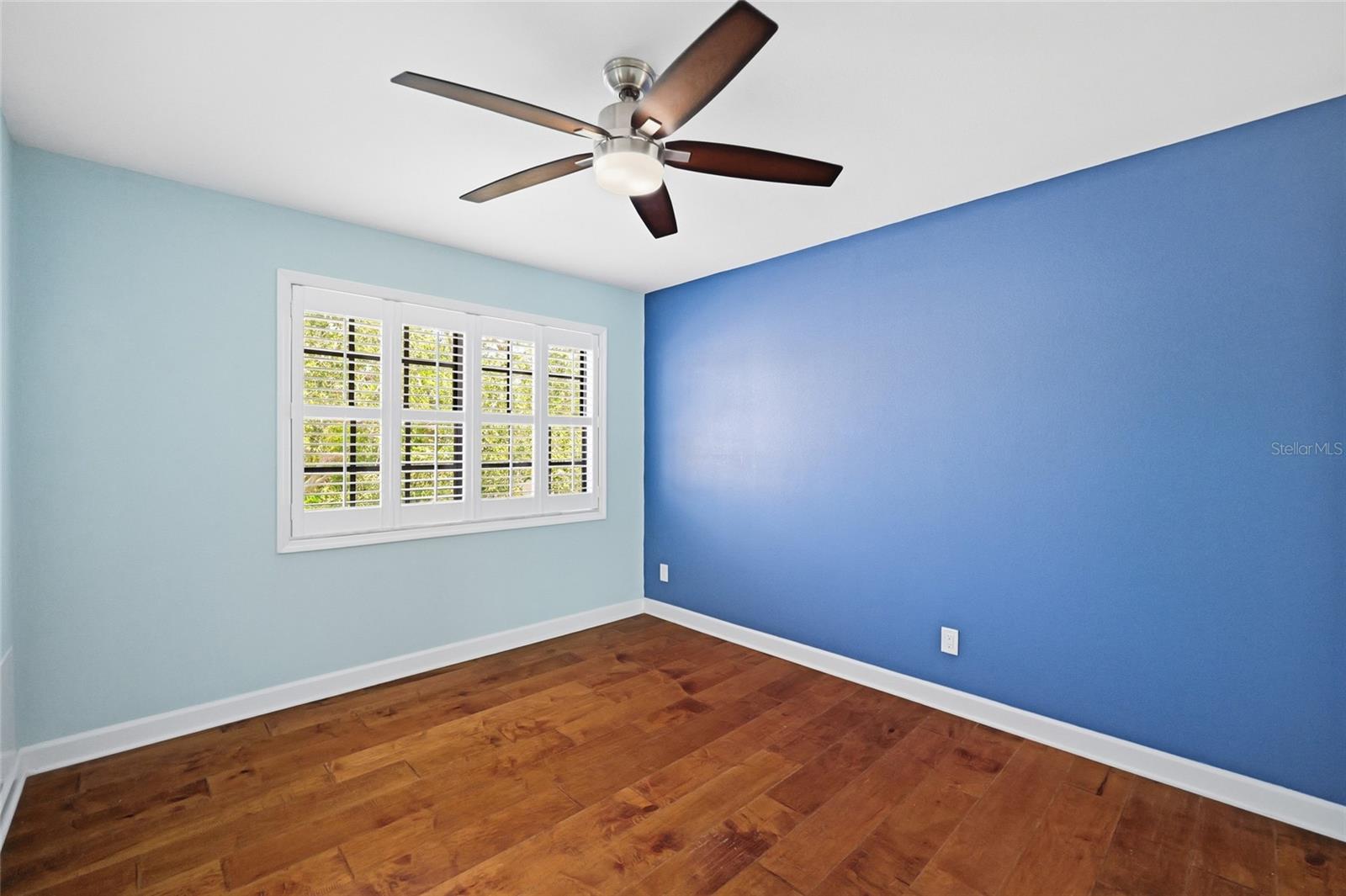 1070 SANABEL CT NE