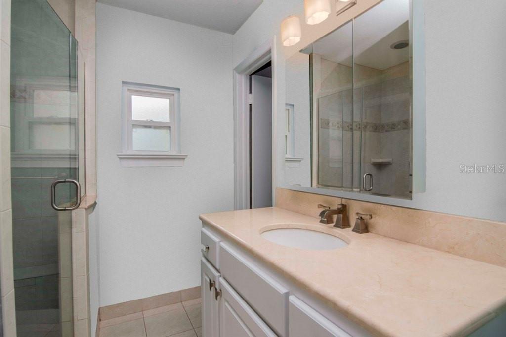 411 S ALBANY AVE #1