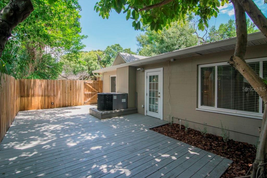 411 S ALBANY AVE #1