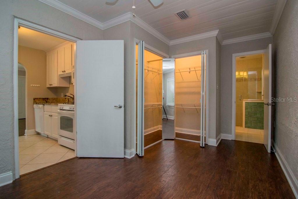 411 S ALBANY AVE #1