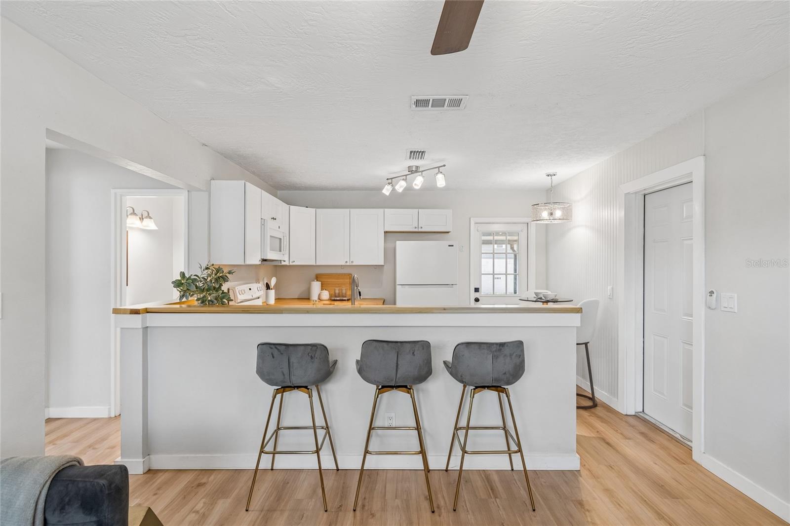 4001 W ROGERS AVE