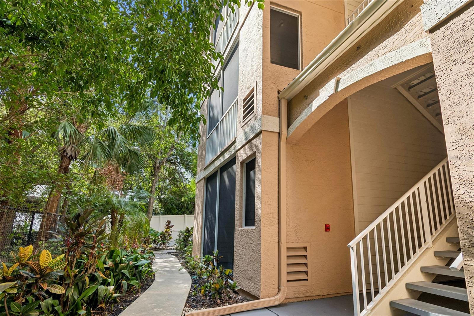 5211 BAY CLUB CIR