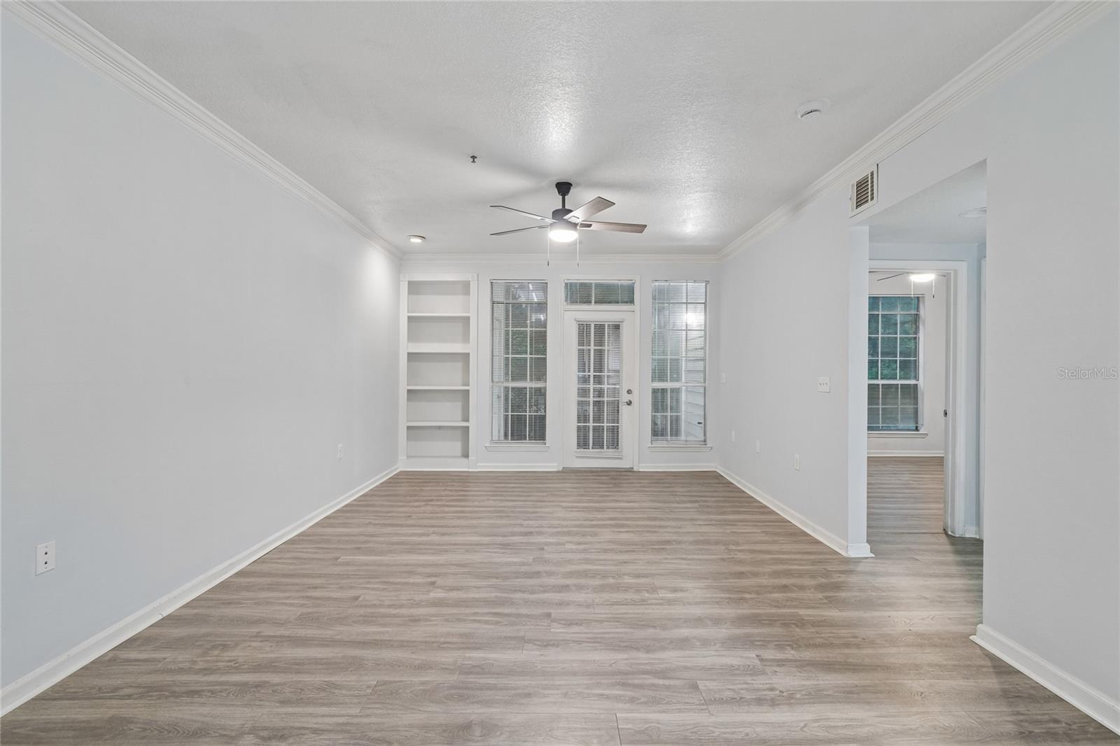 5211 BAY CLUB CIR