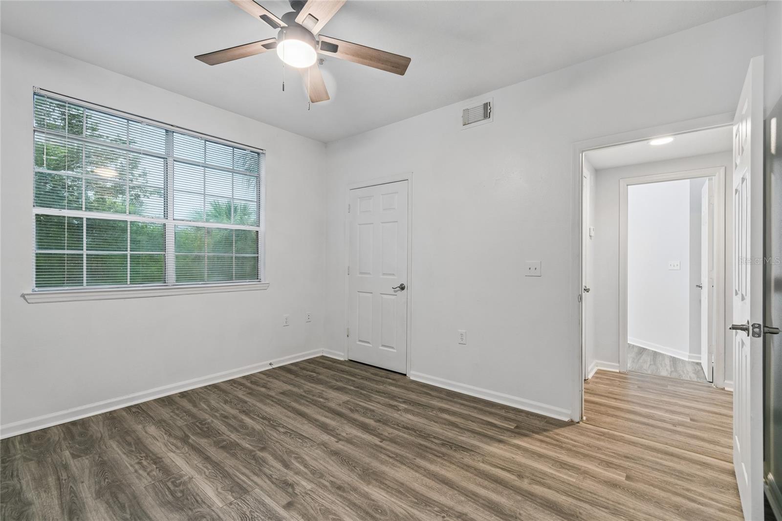 5211 BAY CLUB CIR