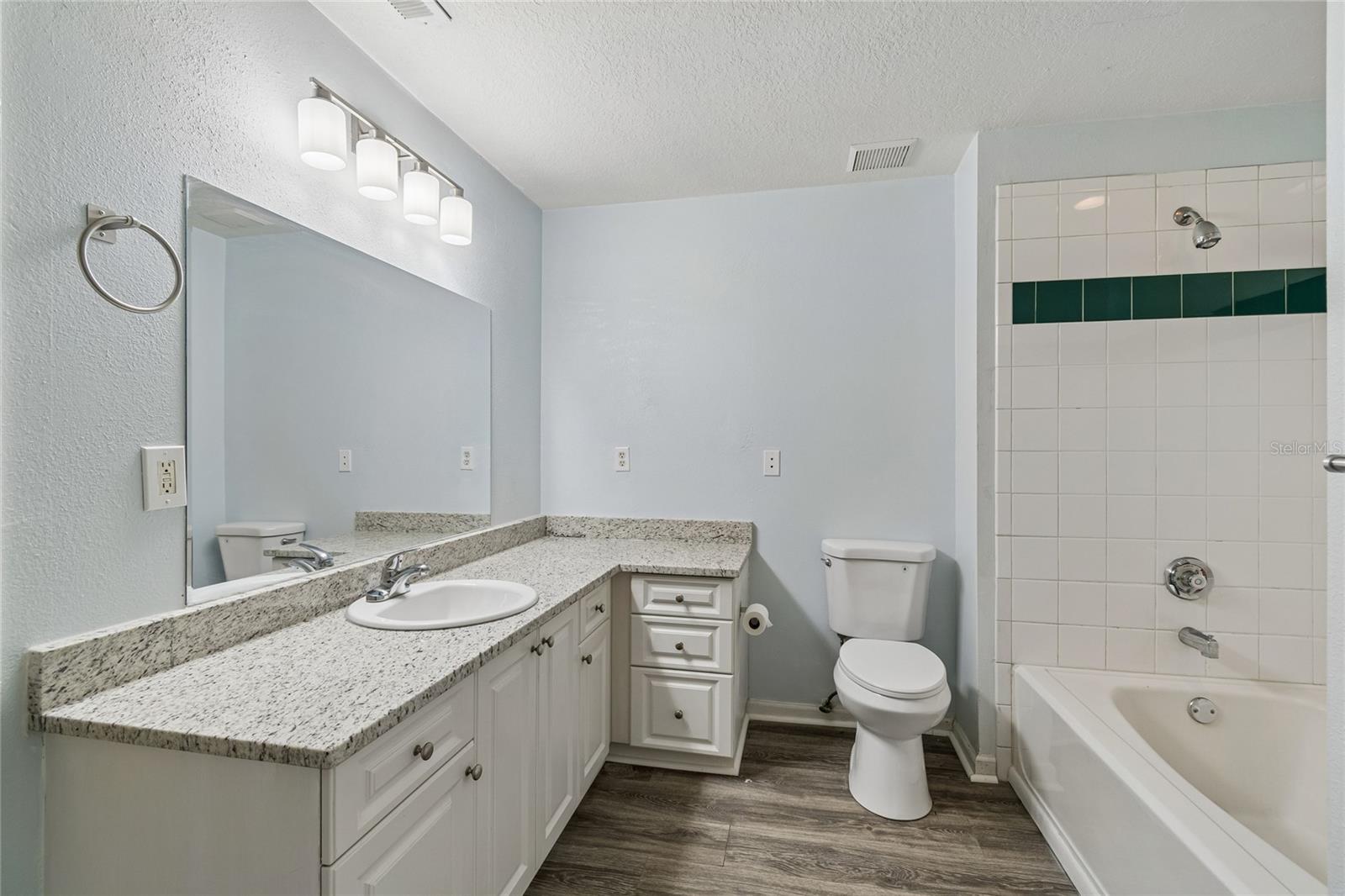 5211 BAY CLUB CIR
