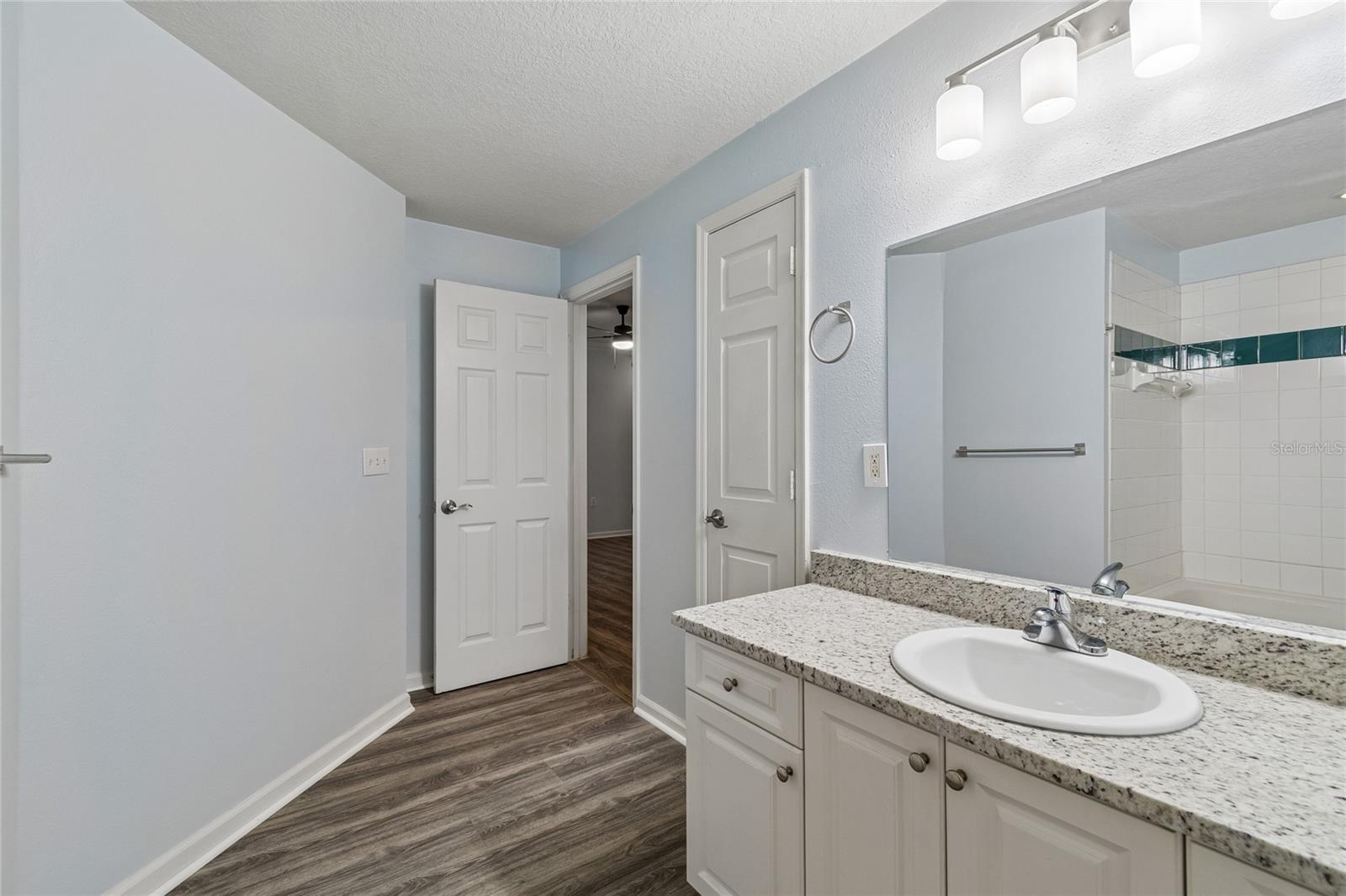 5211 BAY CLUB CIR