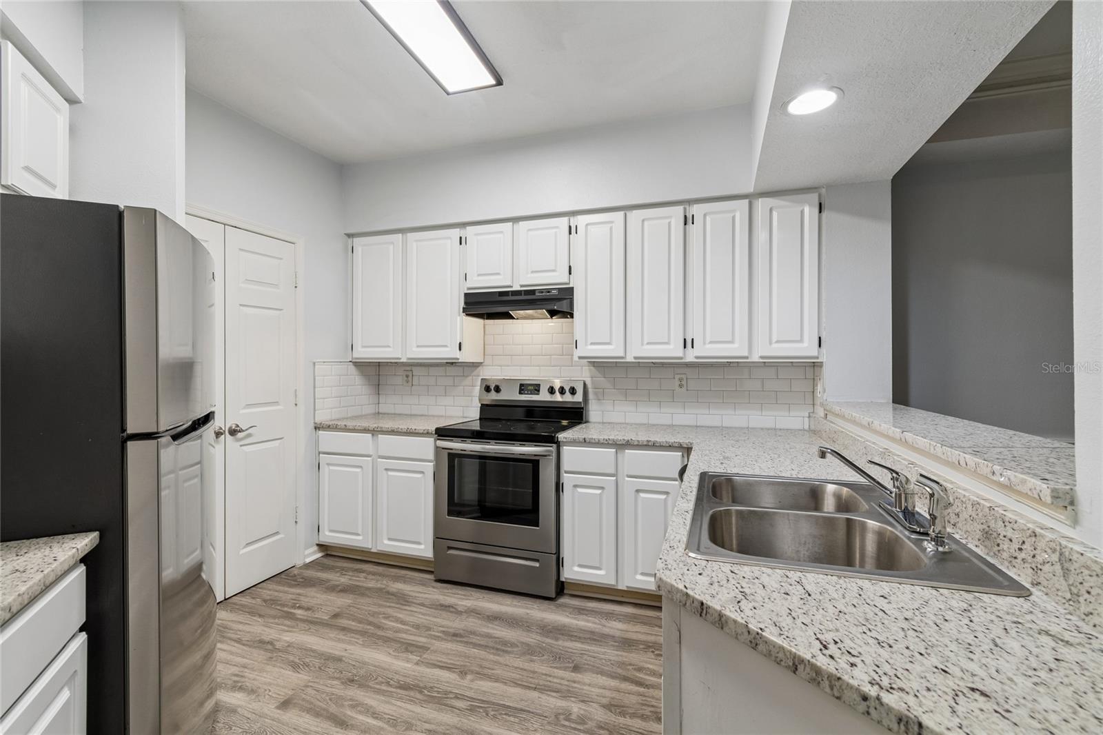 5211 BAY CLUB CIR