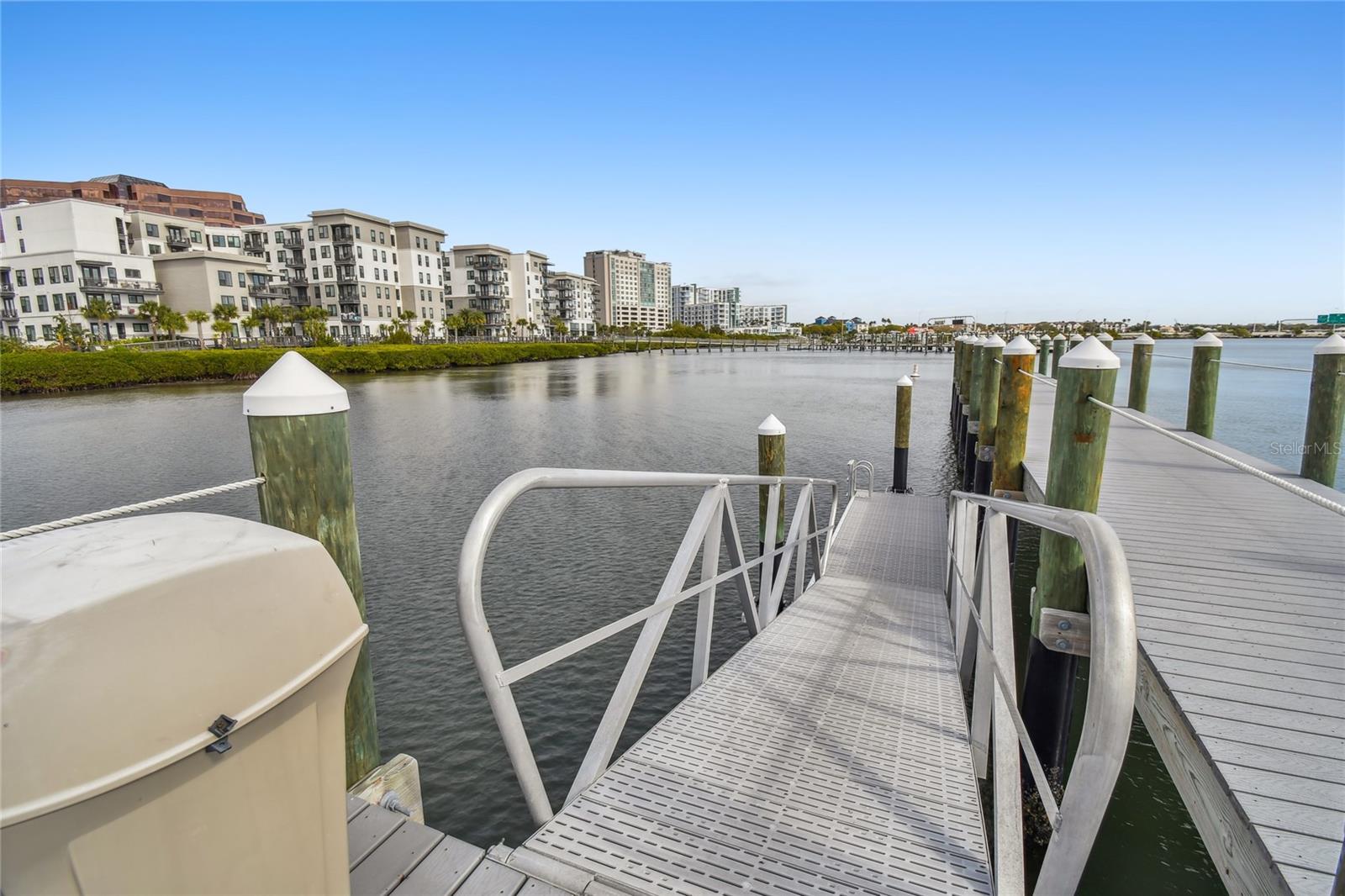 5211 BAY CLUB CIR
