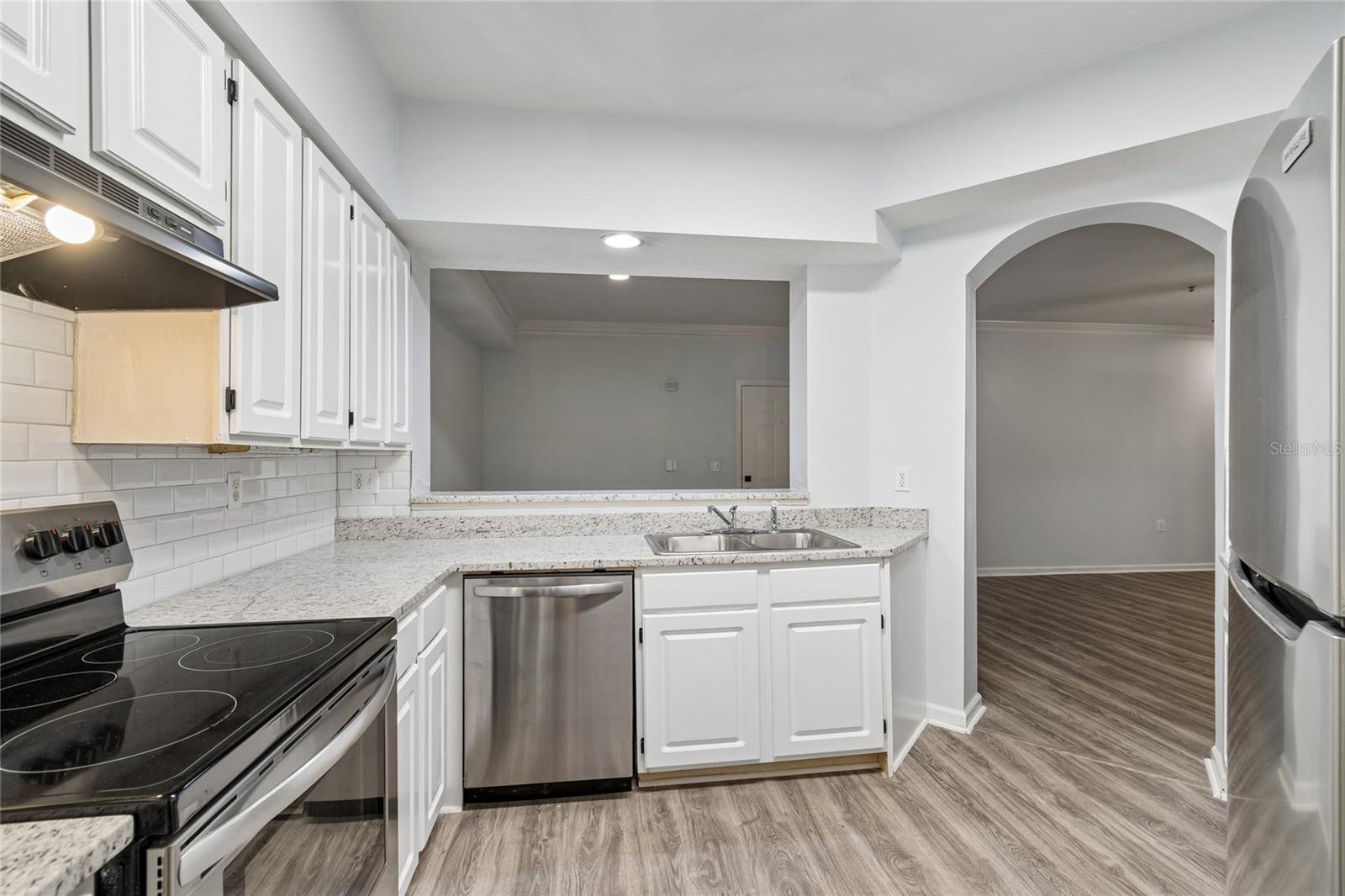 5211 BAY CLUB CIR