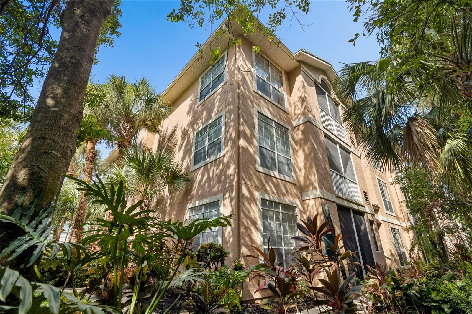 5211 BAY CLUB CIR