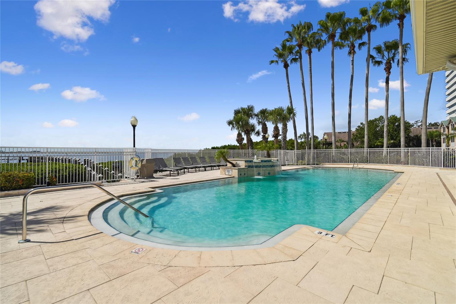 5211 BAY CLUB CIR