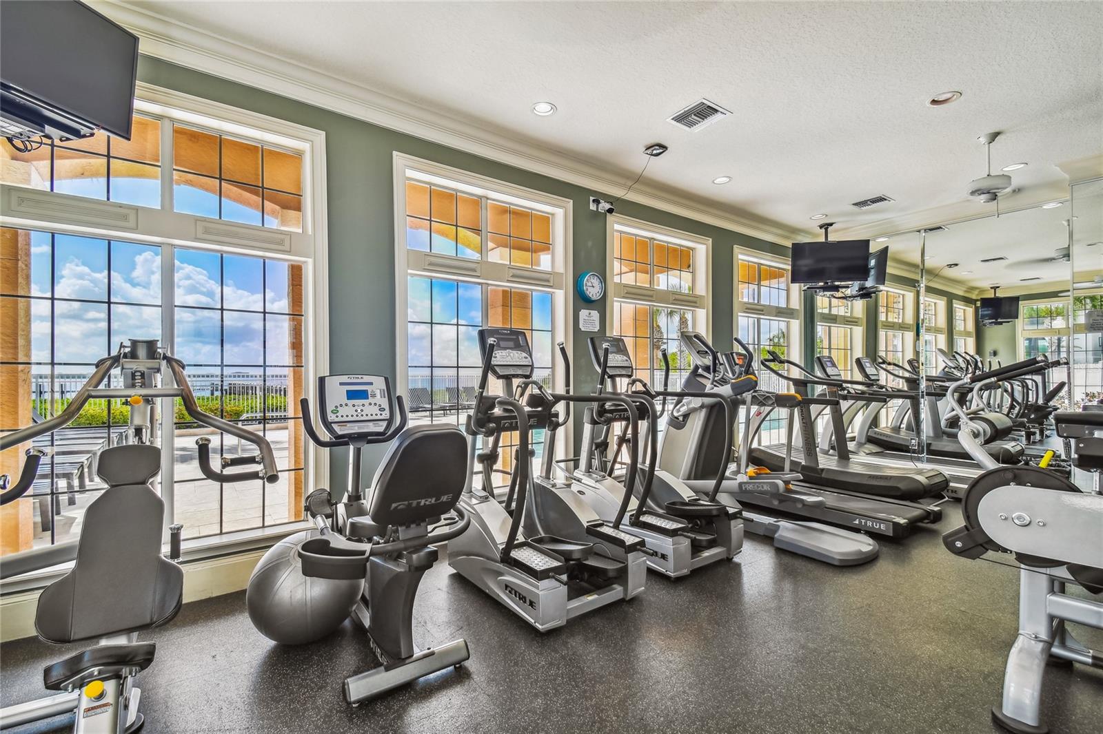5211 BAY CLUB CIR