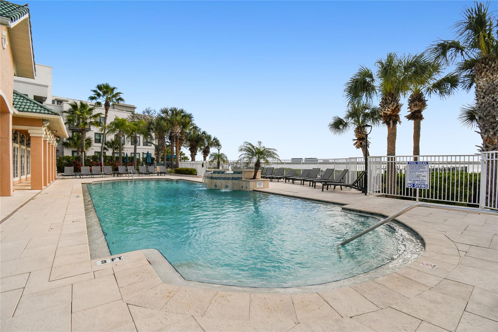 5211 BAY CLUB CIR
