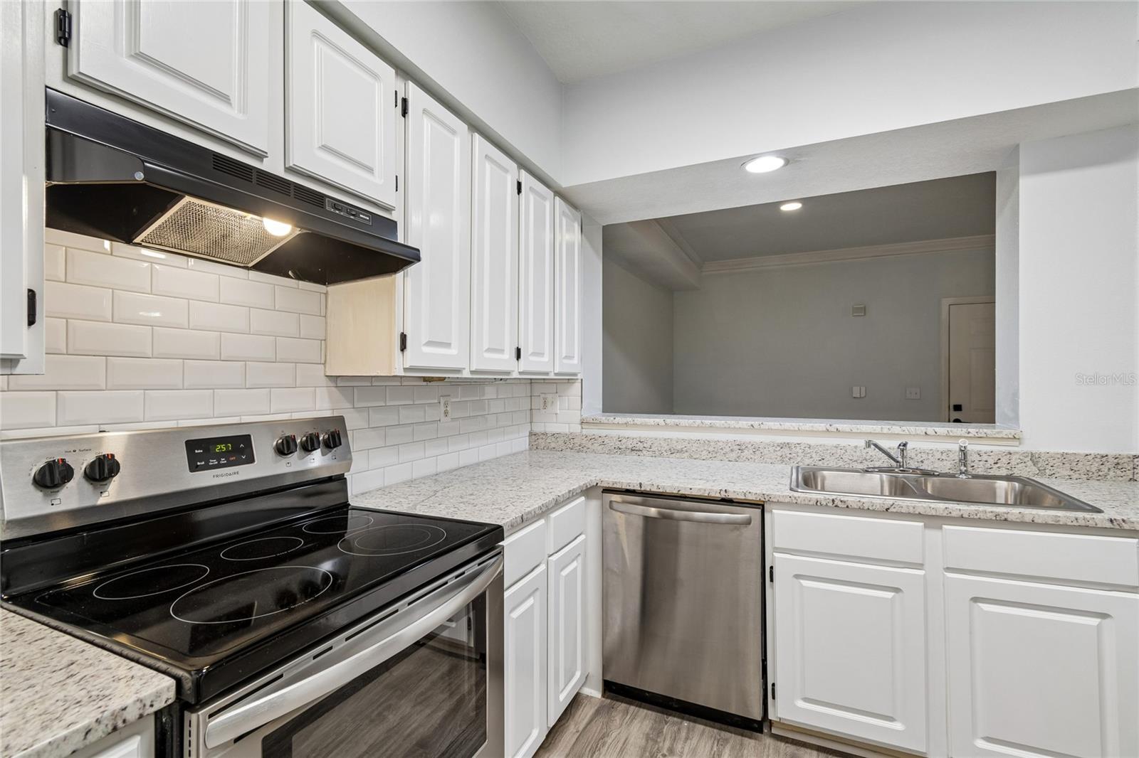 5211 BAY CLUB CIR