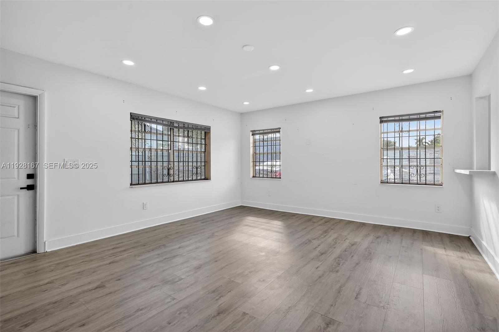 708 SW 10th Street 1