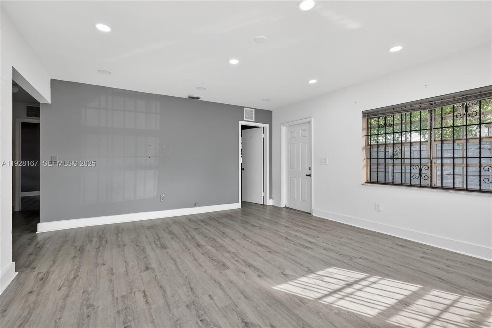 708 SW 10th Street 1