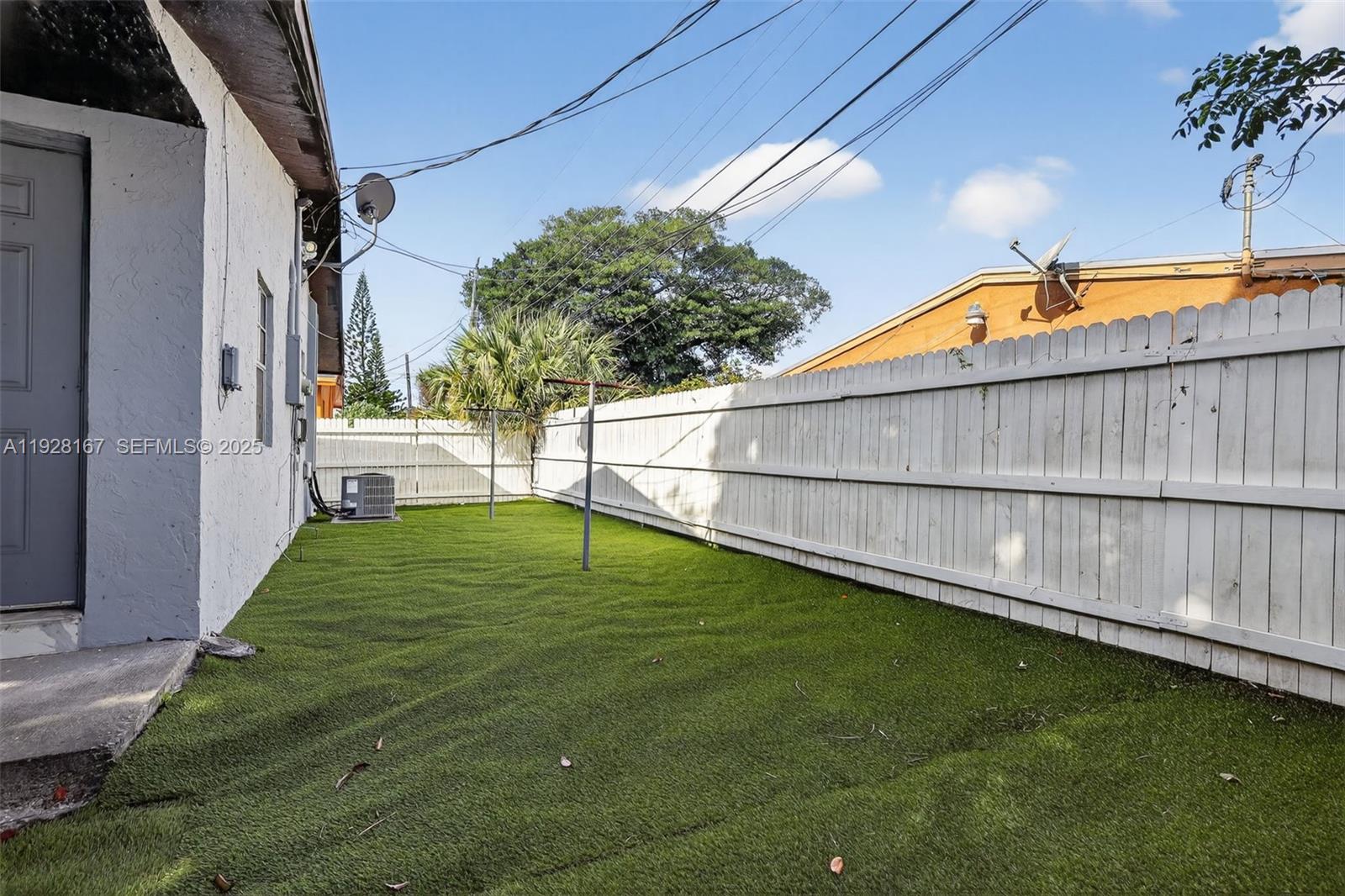 708 SW 10th Street 1