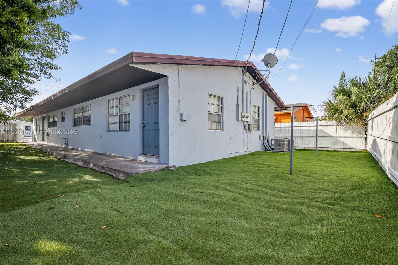708 SW 10th Street 1