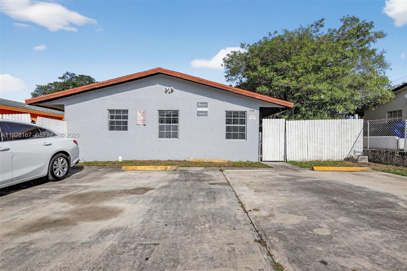 708 SW 10th Street 1