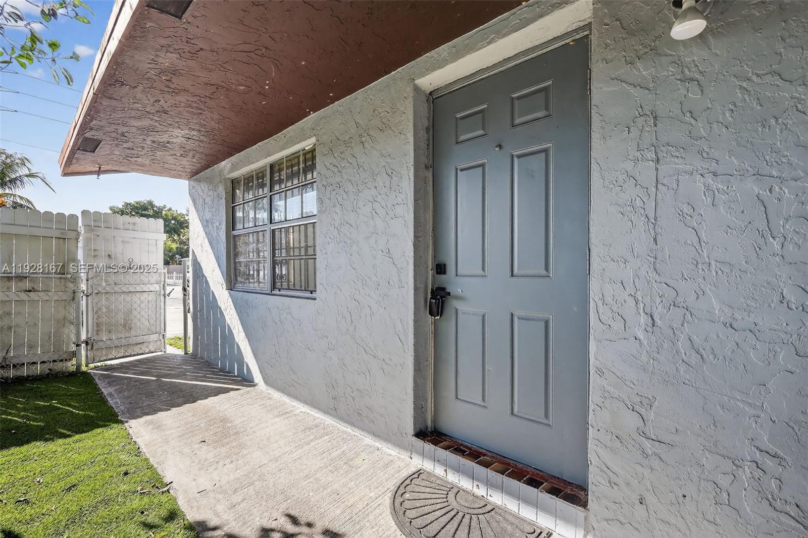 708 SW 10th Street 1