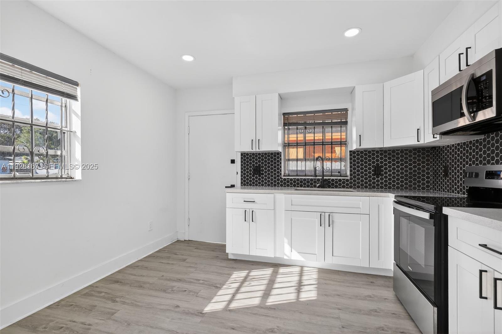 708 SW 10th Street 1