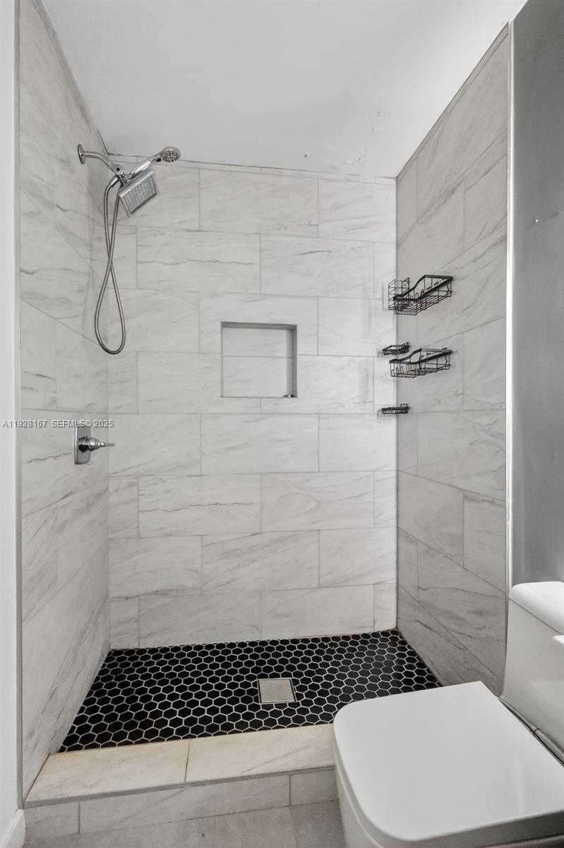 708 SW 10th Street 1