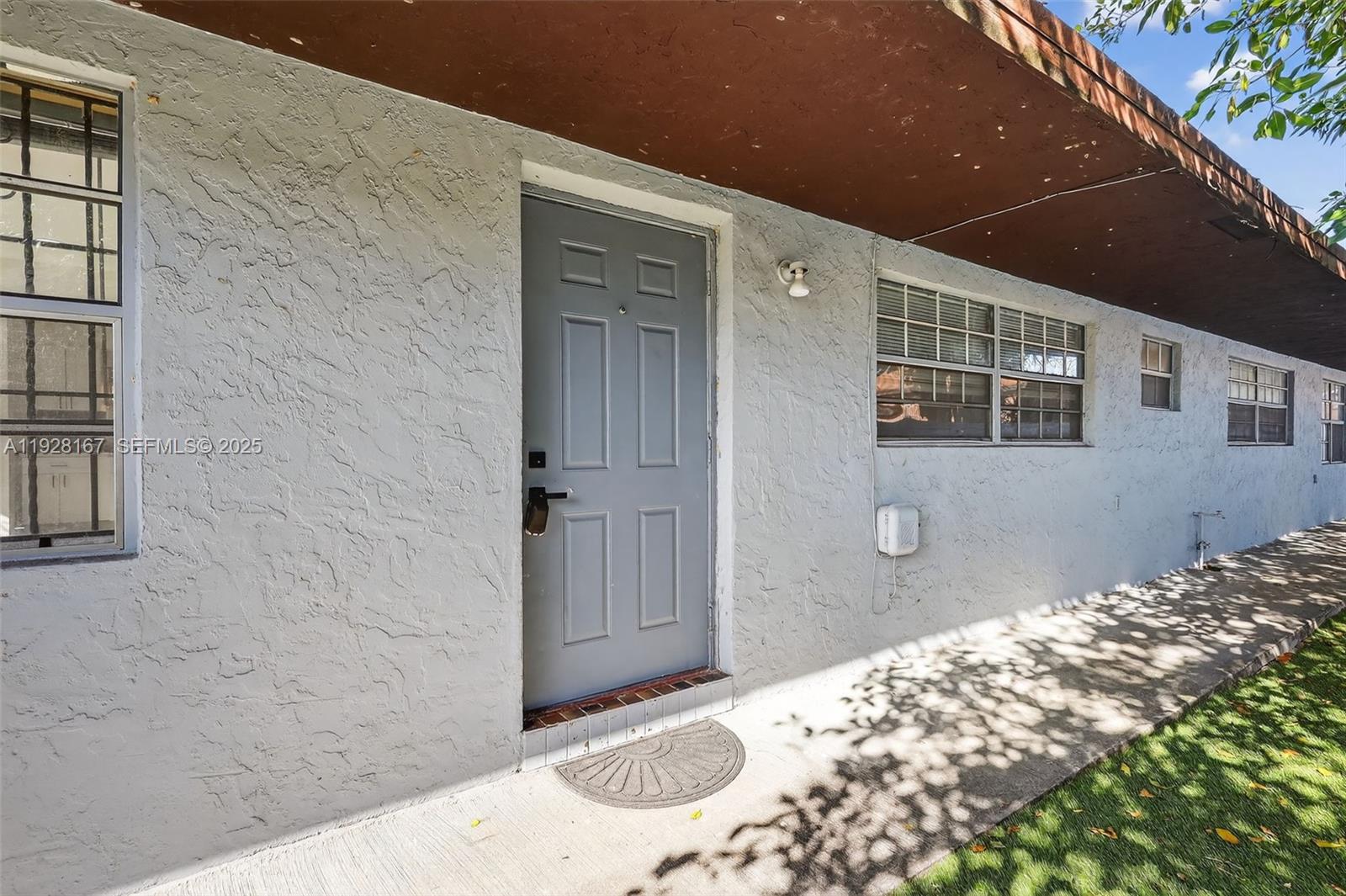 708 SW 10th Street 1