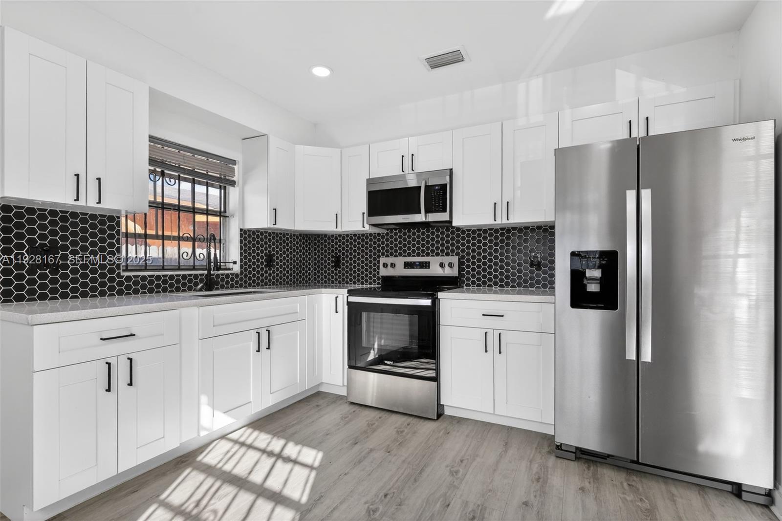 708 SW 10th Street 1