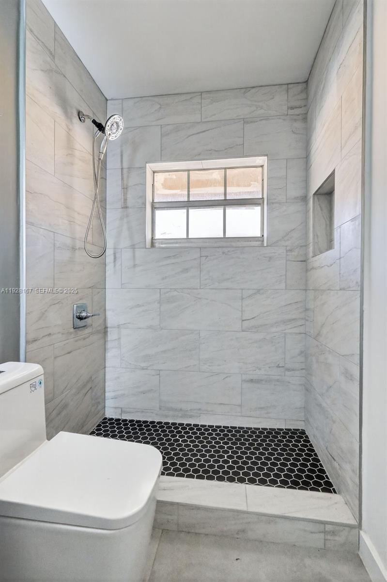 708 SW 10th Street 1