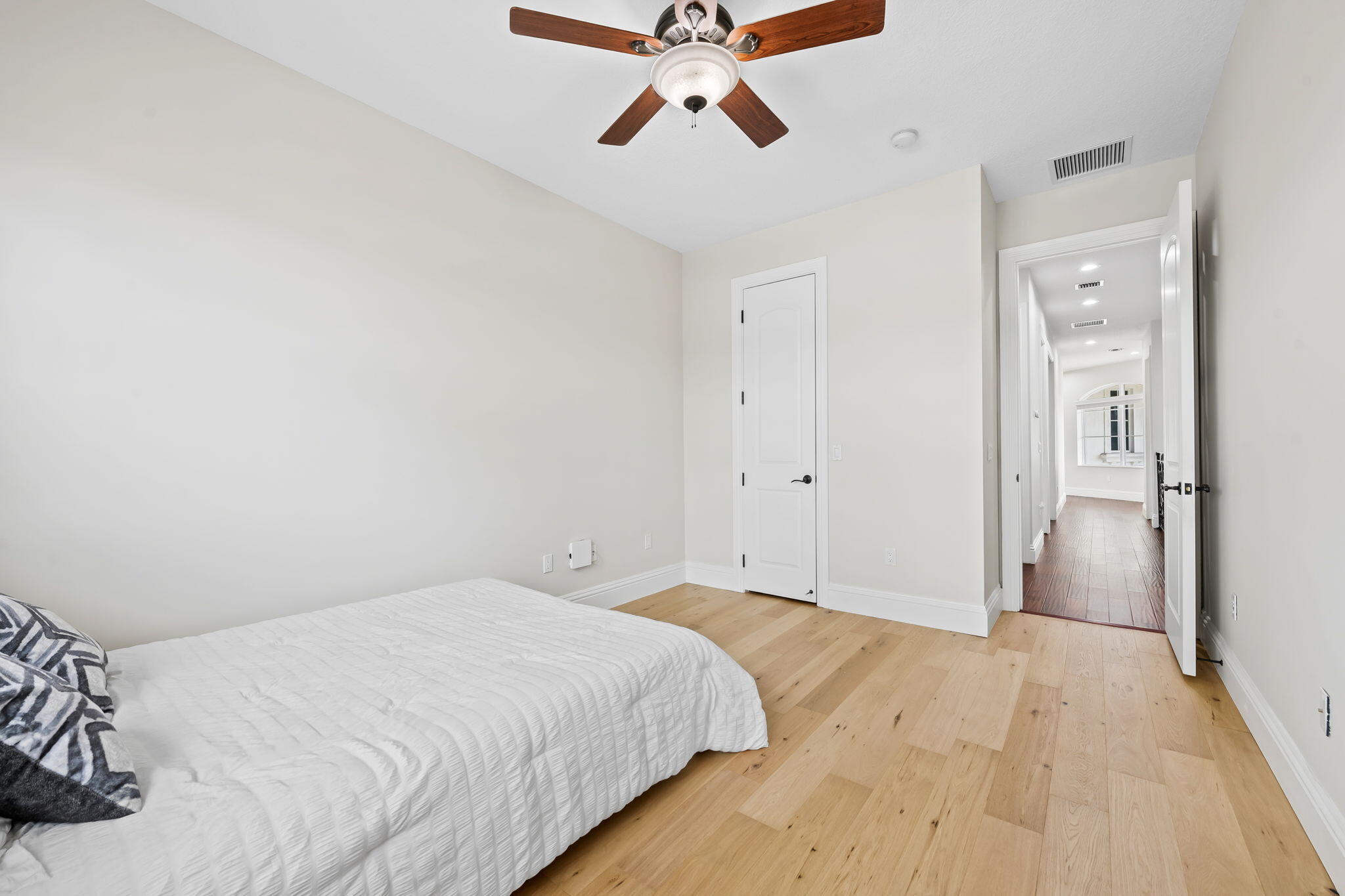 1261 NE 27th Way