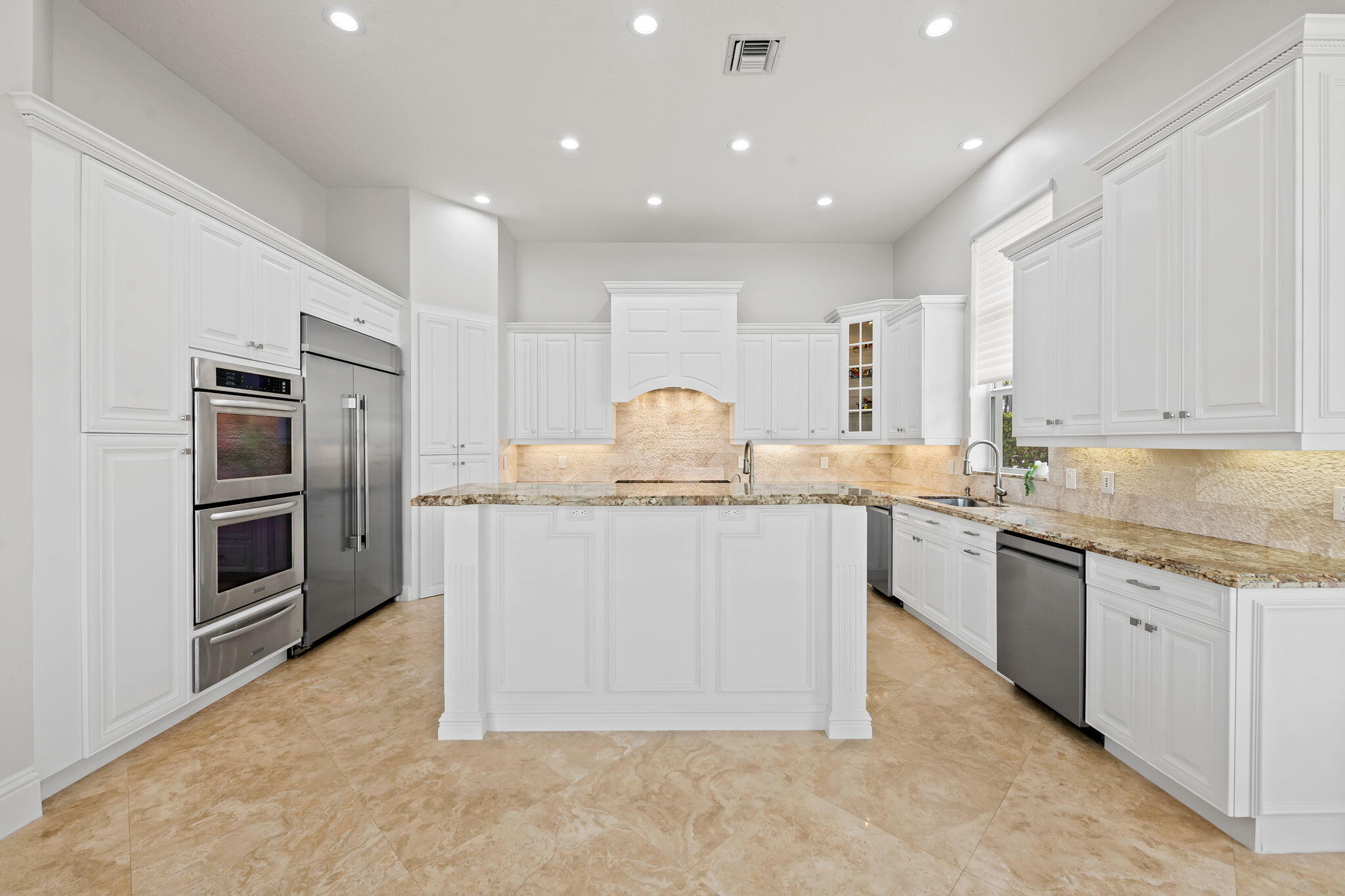 1261 NE 27th Way