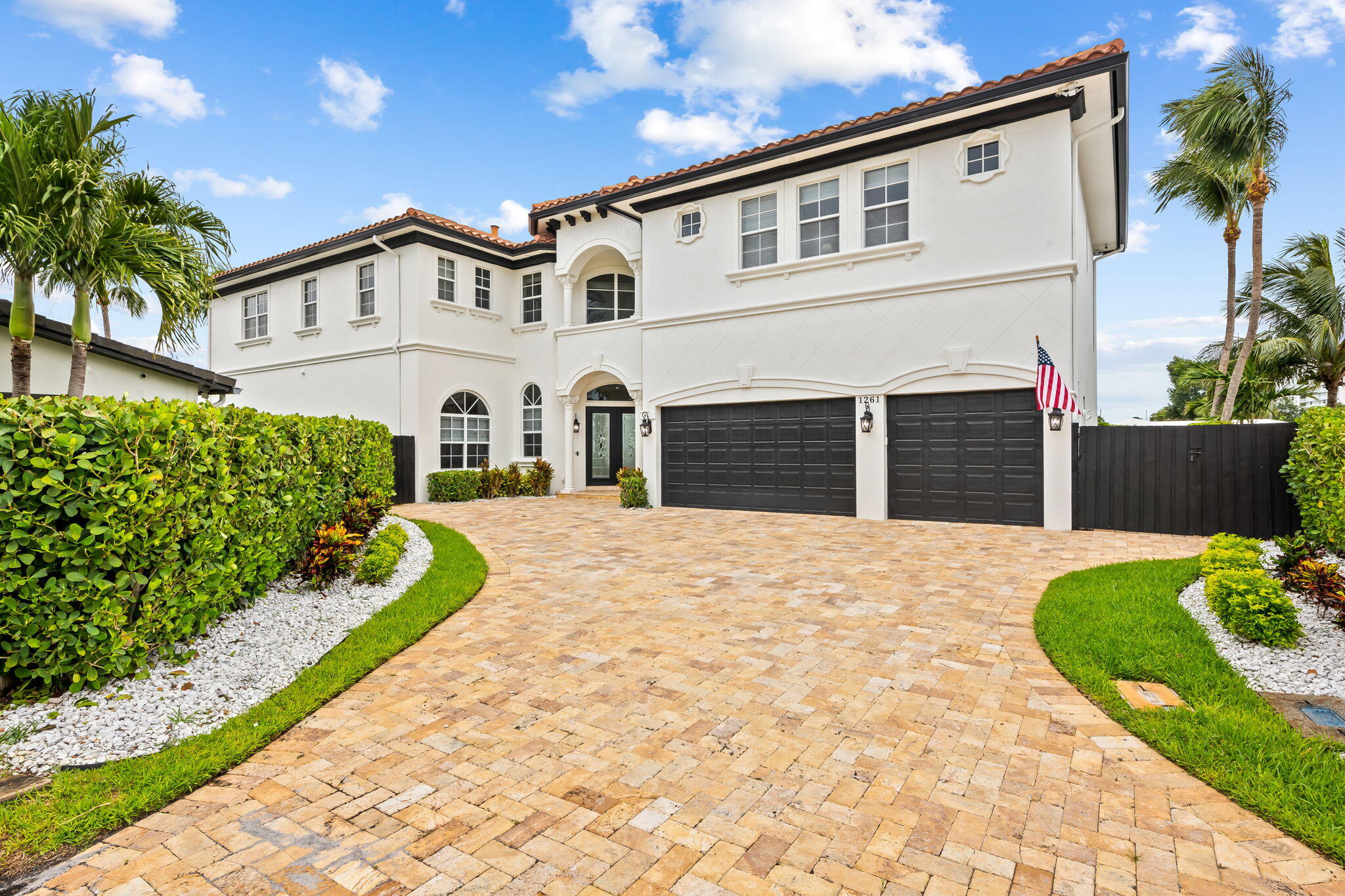 1261 NE 27th Way