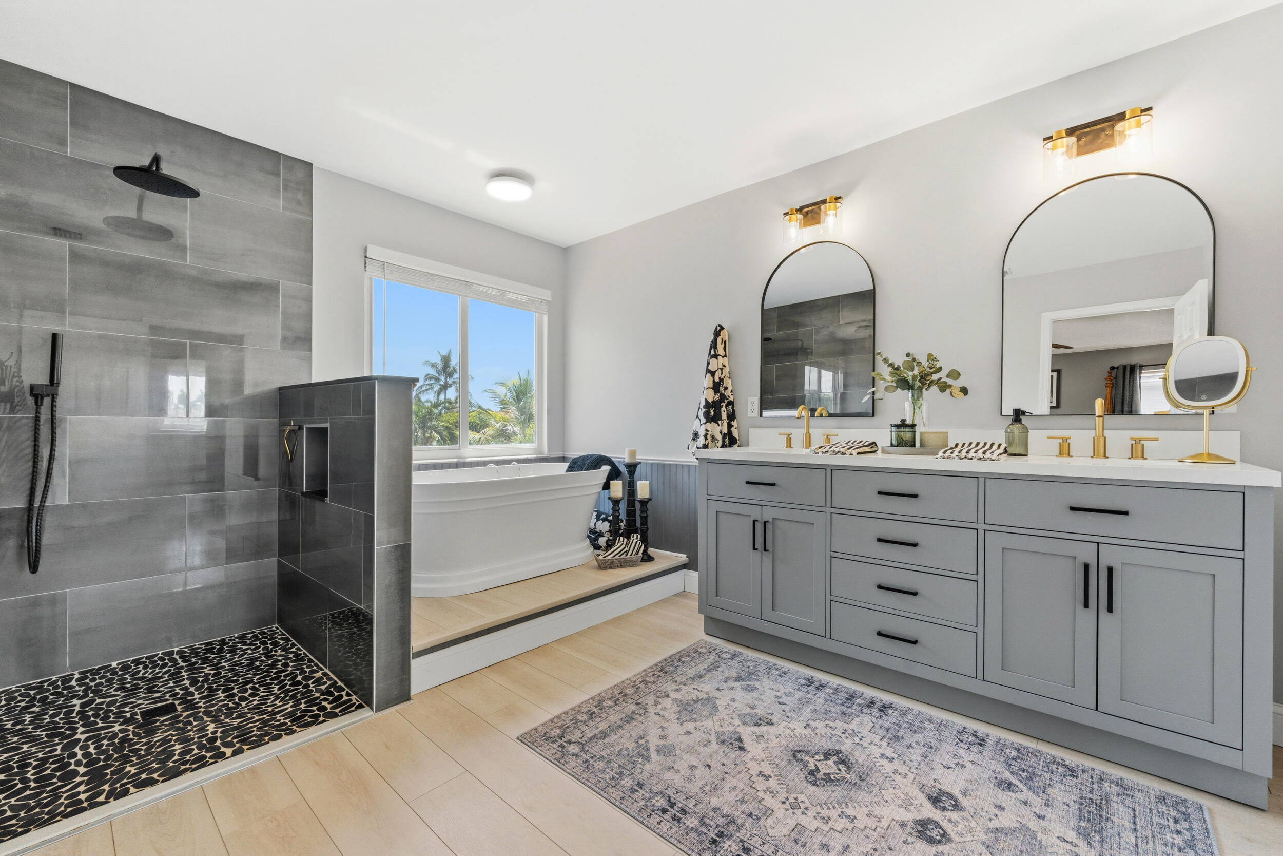 7960 La Rose Court