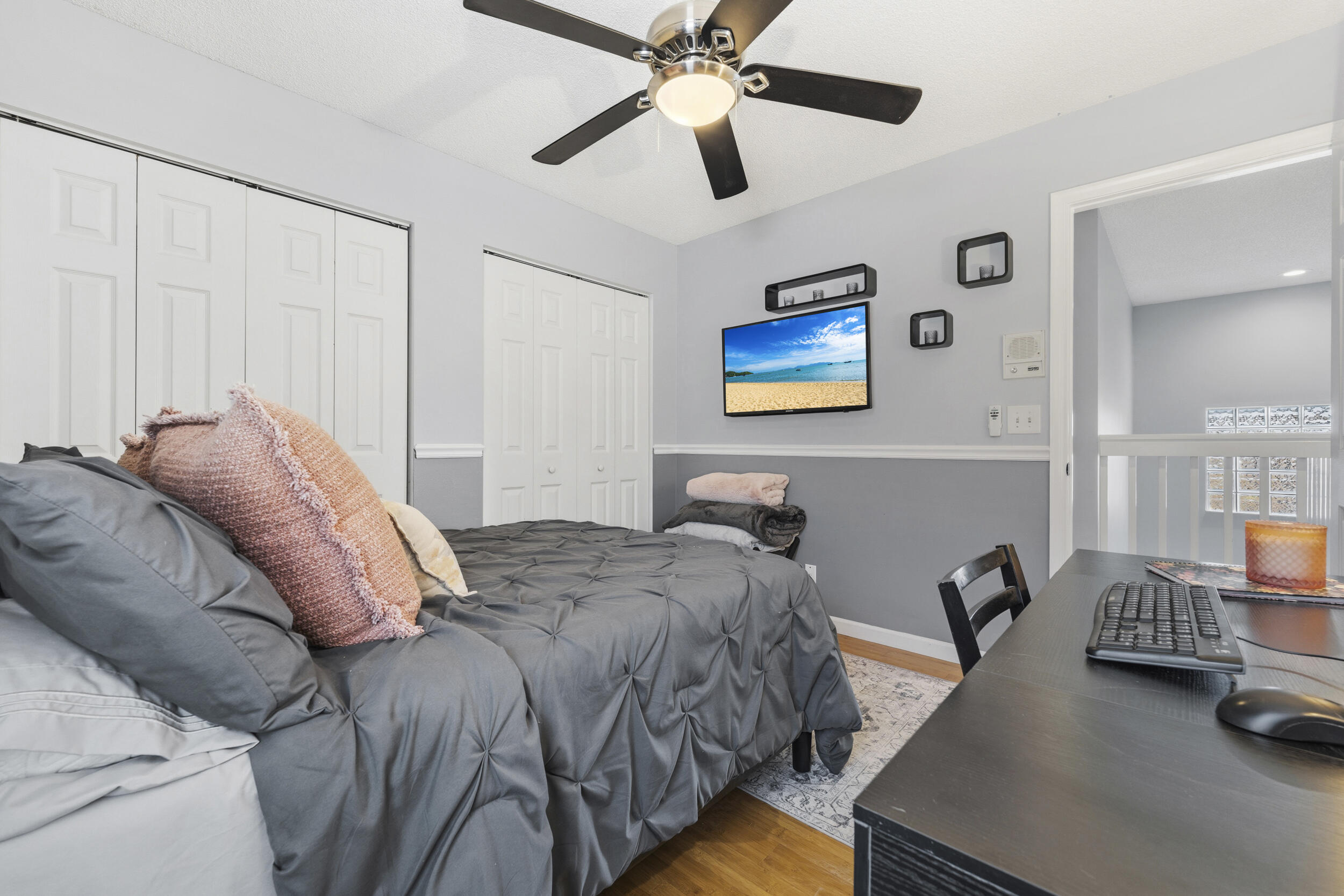 7960 La Rose Court