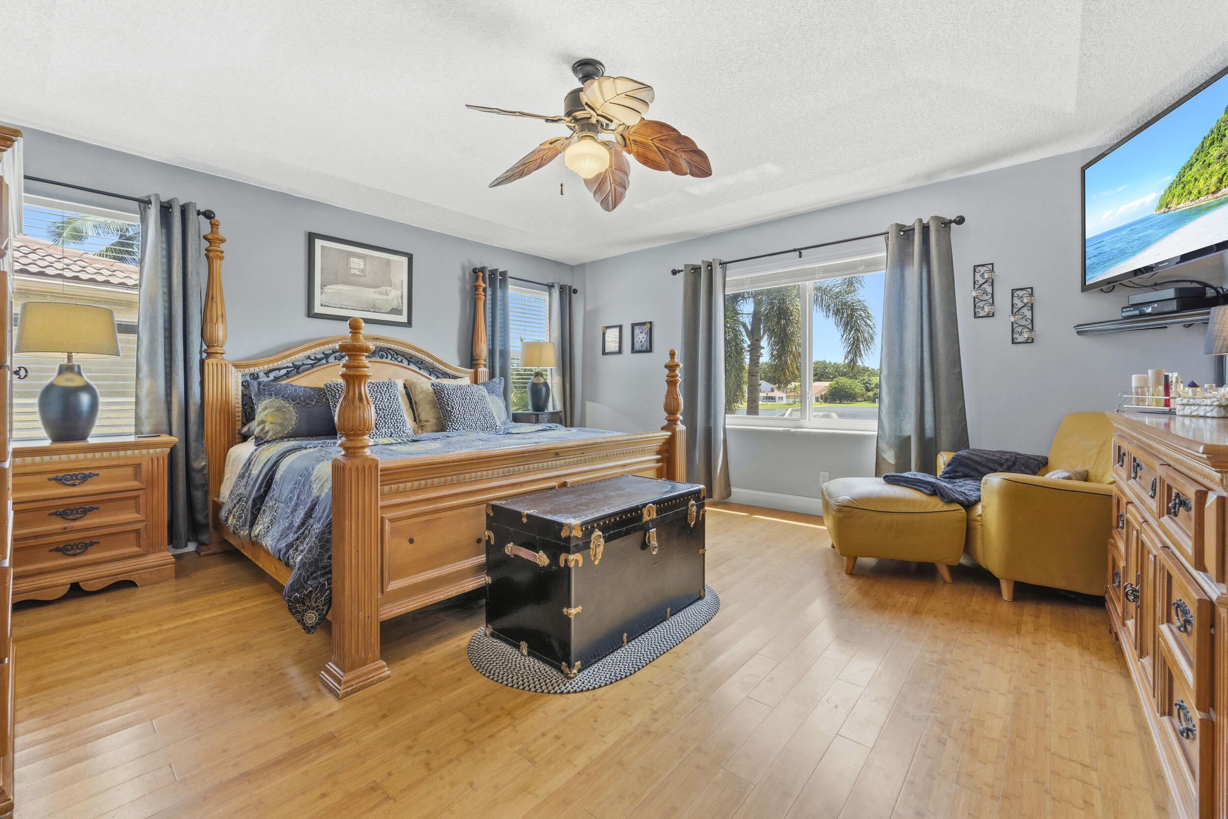 7960 La Rose Court