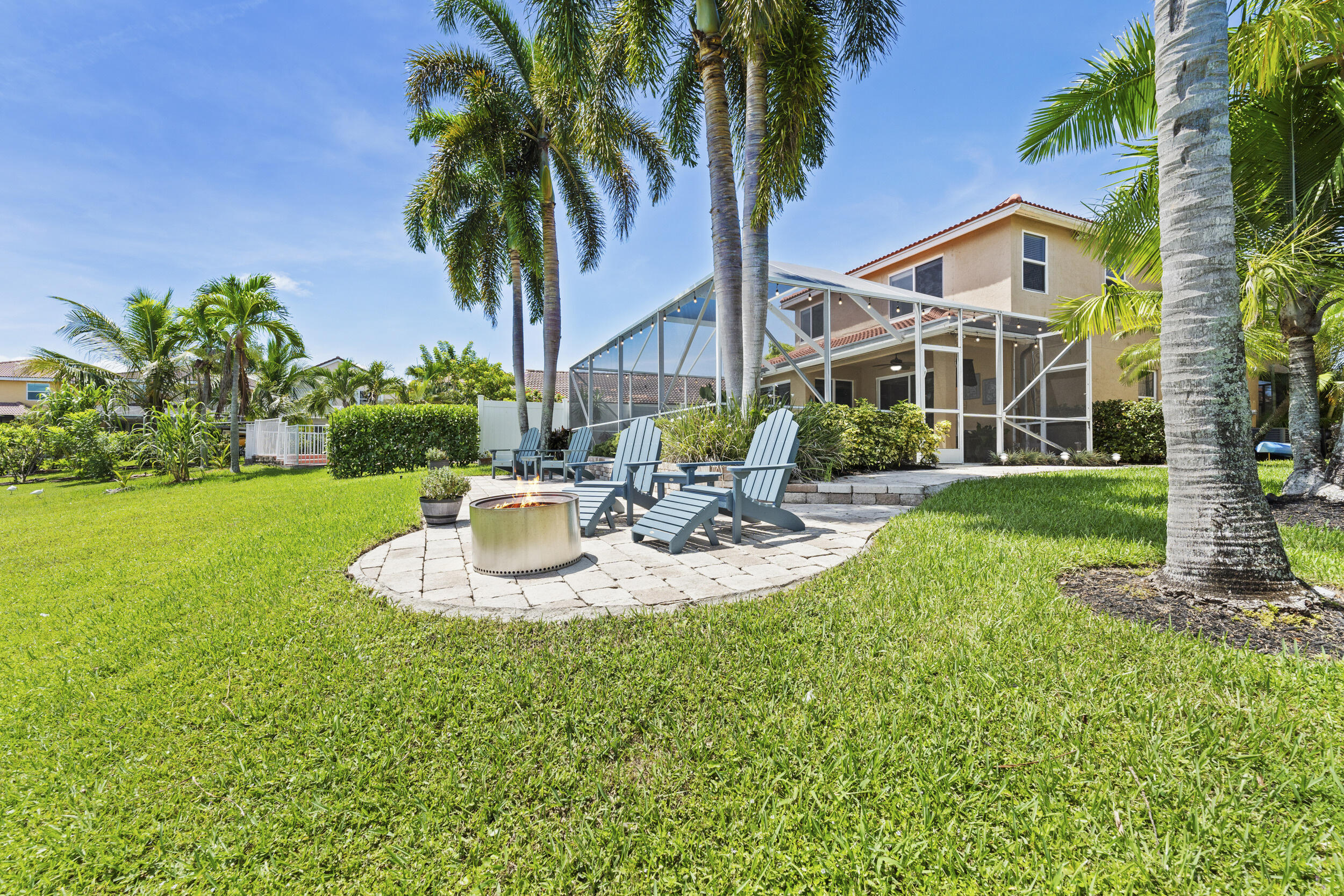 7960 La Rose Court