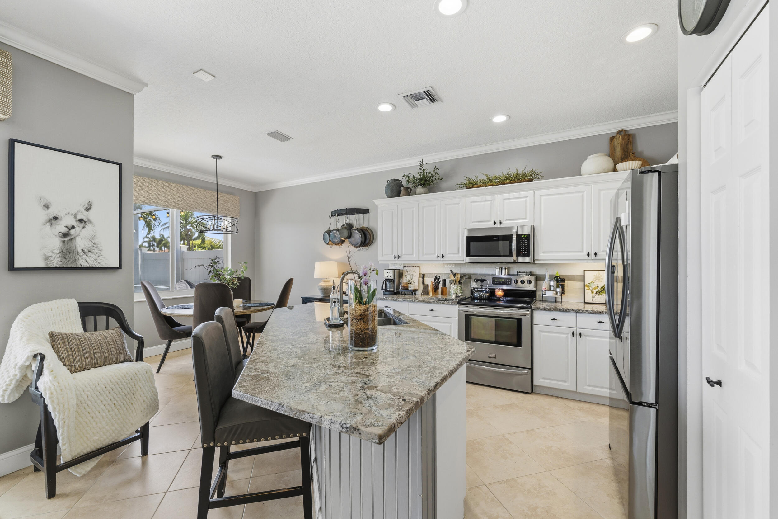 7960 La Rose Court